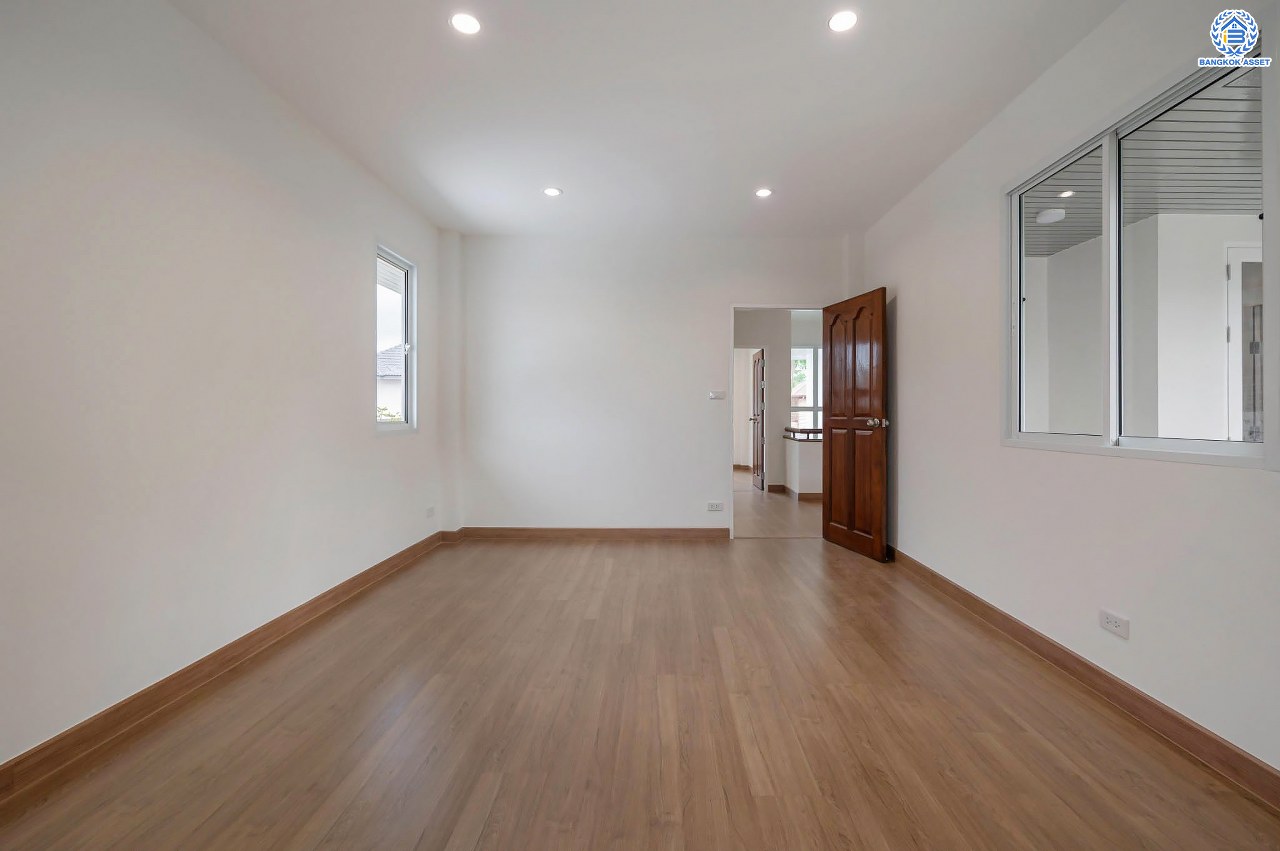 บ้านมือสองตกแต่งใหม่ โครงการ บ้านพิมาน ปิ่นเกล้า-กาญจนาภิเษก เนื้อที่ 103 ตร.ว. ฟังก์ชัน 4 ห้องนอน 3 ห้องน้ำ 1 ห้องอเนกประสงค์ จอดรถได้ 2 คัน บนทำเลเดินทางสะดวก ติดถนนกาญจนาภิเษก เชื่อมต่อหลายเส้นทาง ใกล้ทางด่วน "กาญจนาภิเษก" รถไฟฟ้า "สถานีหลักสอง" และเดอะมอลล์บางแค